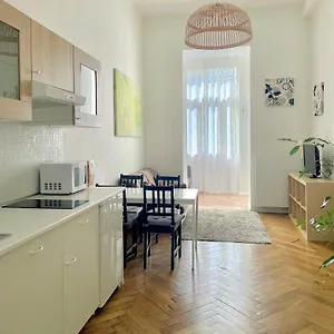  Apartment Gallys