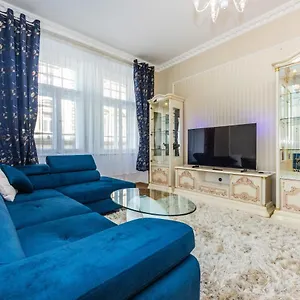 Prostorný Třípokojový Apartmán U Nábřeží Vltavy Praha