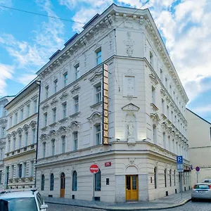 Koruna فندق